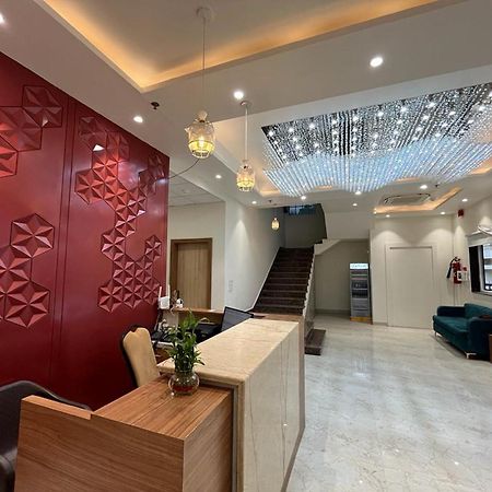 Hotel Satsang Grand Varanasi Esterno foto