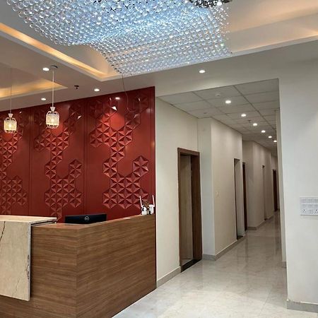 Hotel Satsang Grand Varanasi Esterno foto