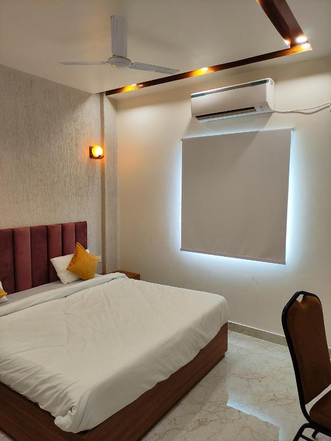 Hotel Satsang Grand Varanasi Esterno foto