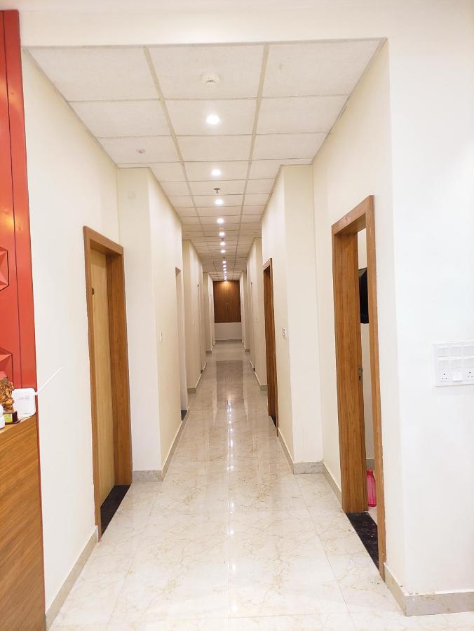 Hotel Satsang Grand Varanasi Esterno foto