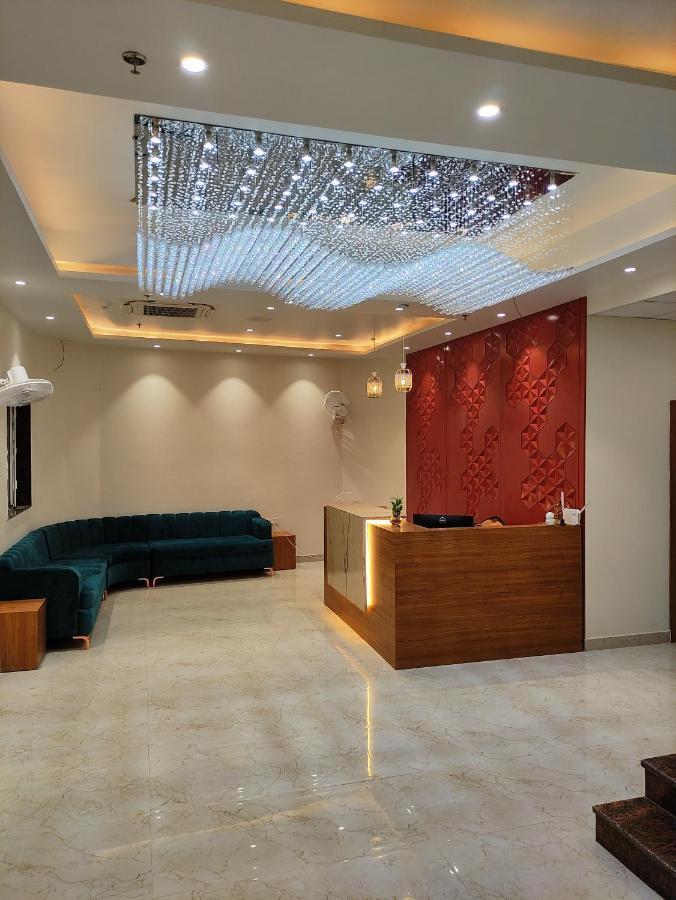 Hotel Satsang Grand Varanasi Esterno foto