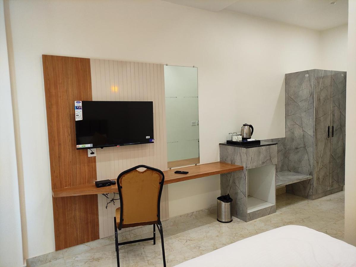 Hotel Satsang Grand Varanasi Esterno foto