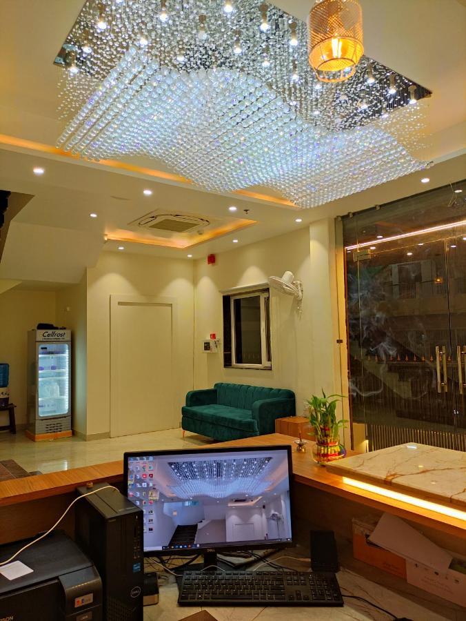 Hotel Satsang Grand Varanasi Esterno foto