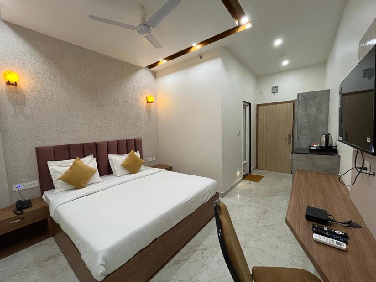 Hotel Satsang Grand Varanasi Esterno foto