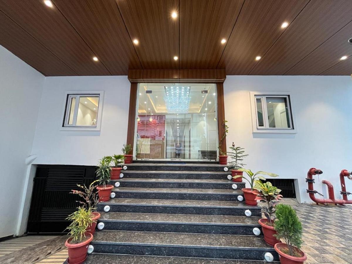 Hotel Satsang Grand Varanasi Esterno foto