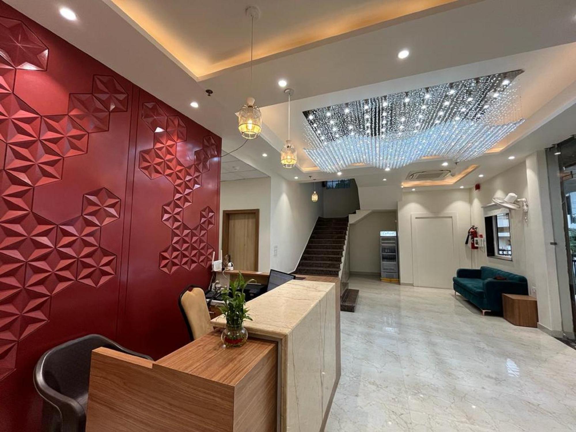 Hotel Satsang Grand Varanasi Esterno foto