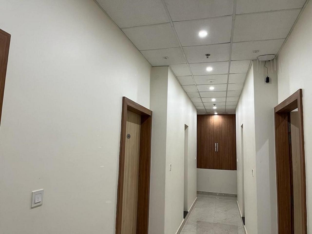 Hotel Satsang Grand Varanasi Esterno foto