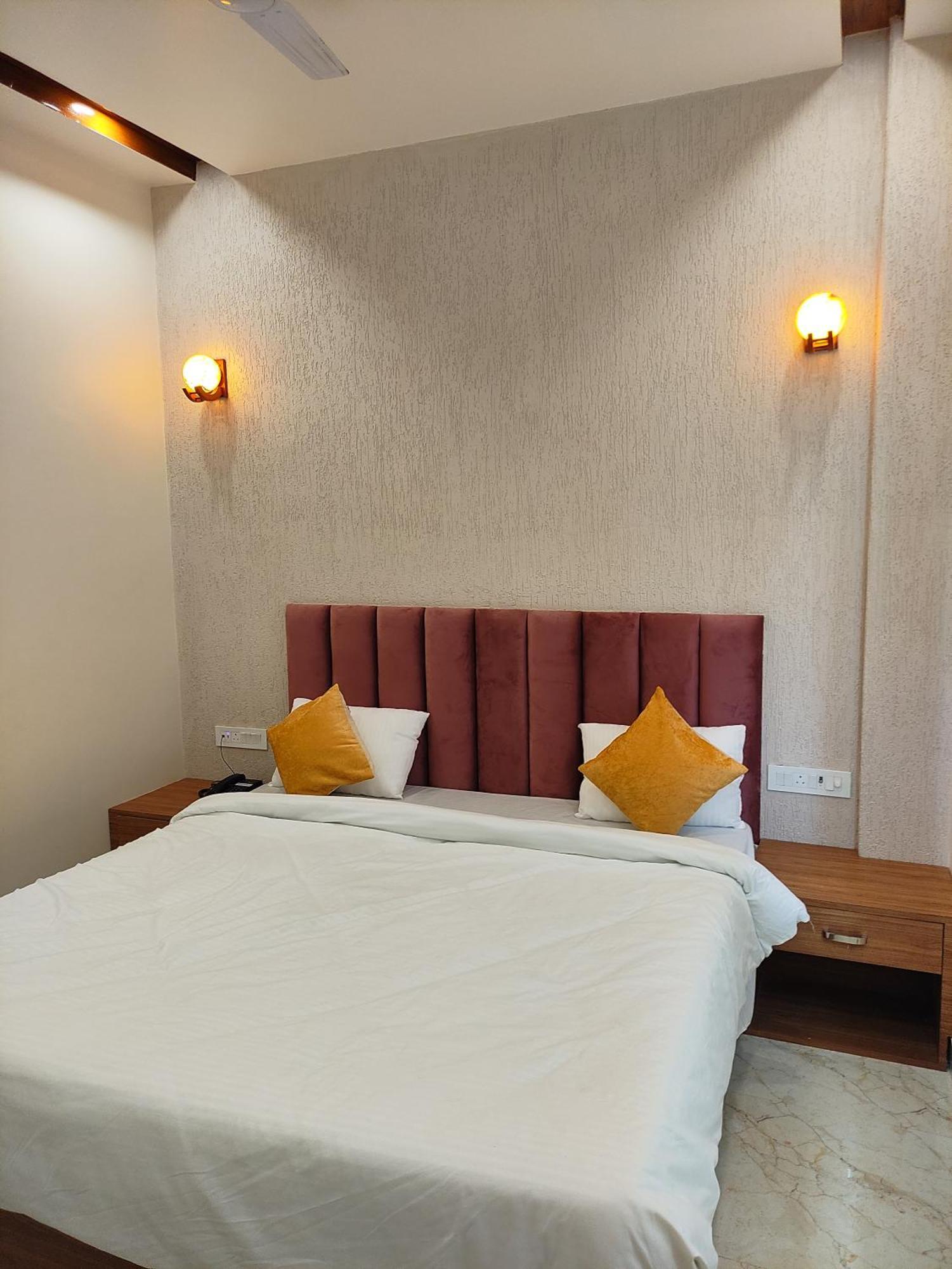 Hotel Satsang Grand Varanasi Esterno foto