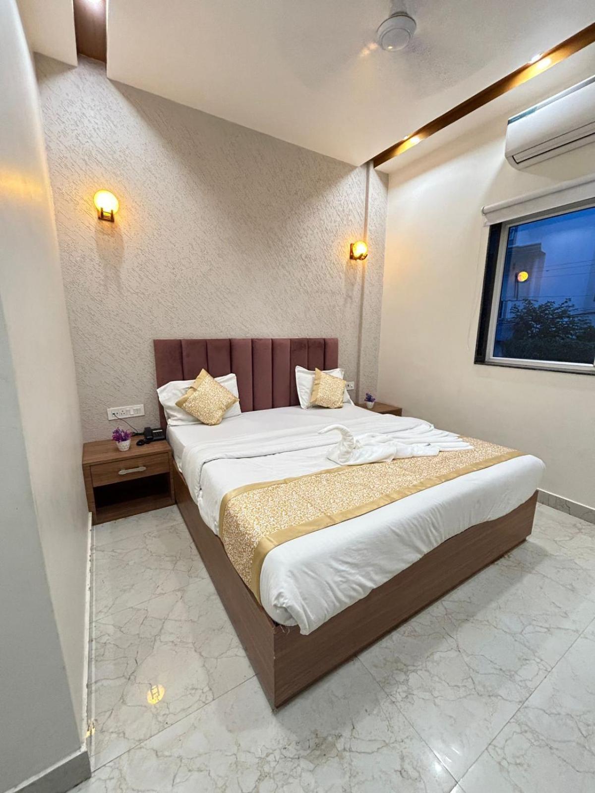 Hotel Satsang Grand Varanasi Esterno foto